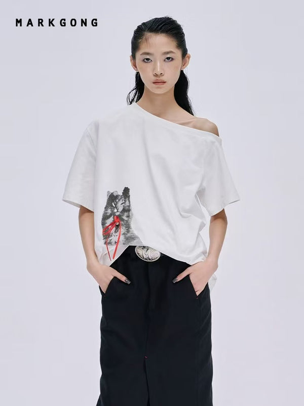 MARKGONG 25SS 斜开肩小猫印花短袖